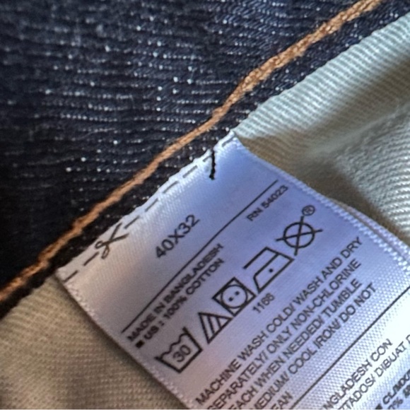 Old Navy Loose Fit Jeans - Picture 4 of 4